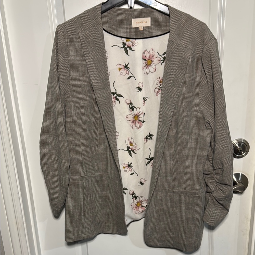 Skies Are Blue Gray Blazer with Relaxed Fit and 3/4 Sleeves